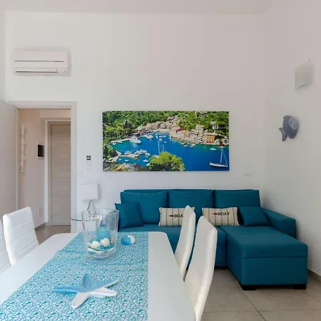 Mit Meerblick Und Privater Garage By Interhome *